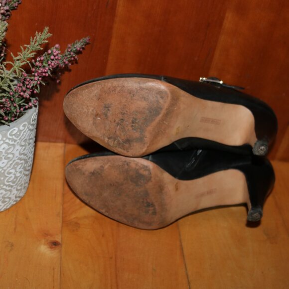 Vince Camuto Vonilesa Black Leather w Strap & Buckle Low Ankle Booties Sz 7 - Picture 4 of 6